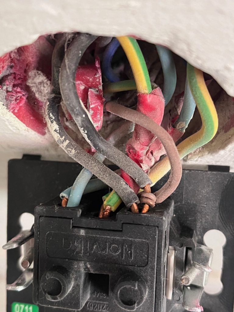 Risques d'une prise électrique